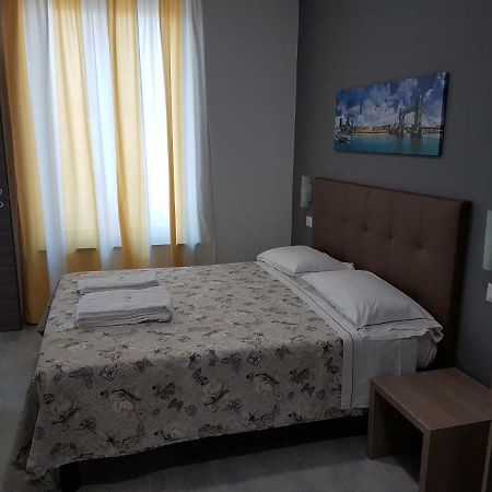Hotel Oregon Milan Bagian luar foto