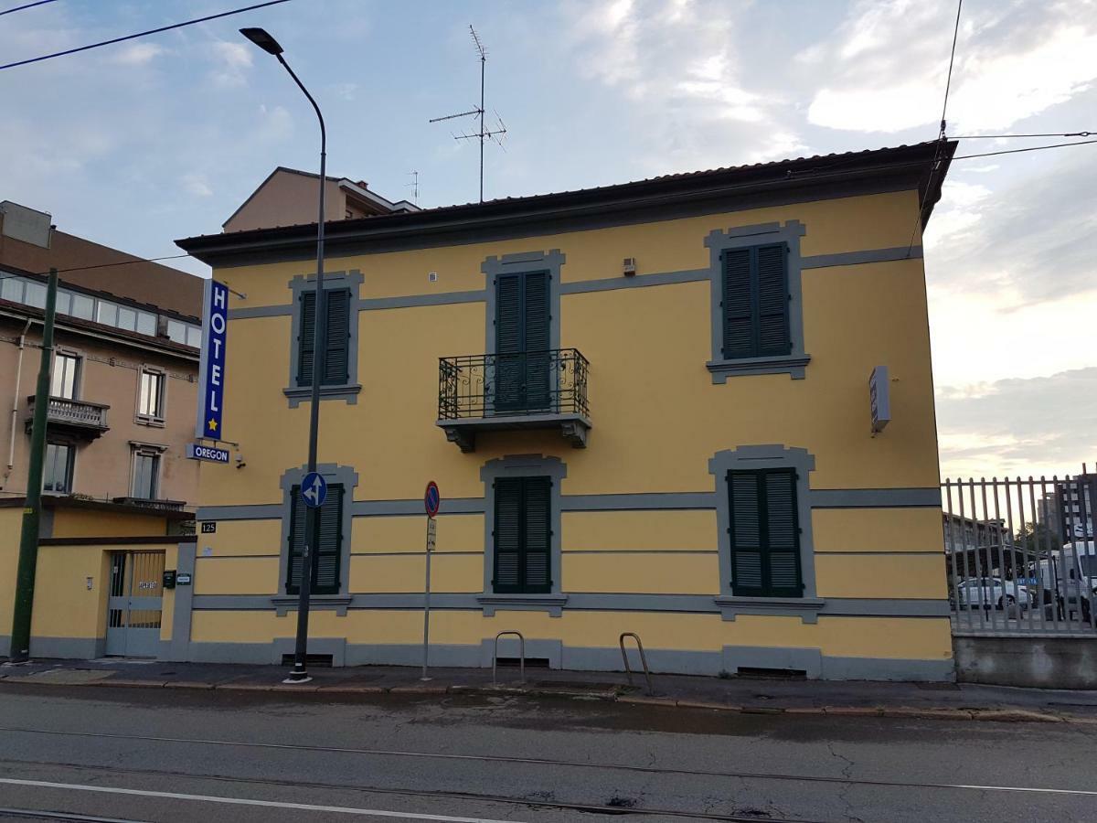 Hotel Oregon Milan Bagian luar foto
