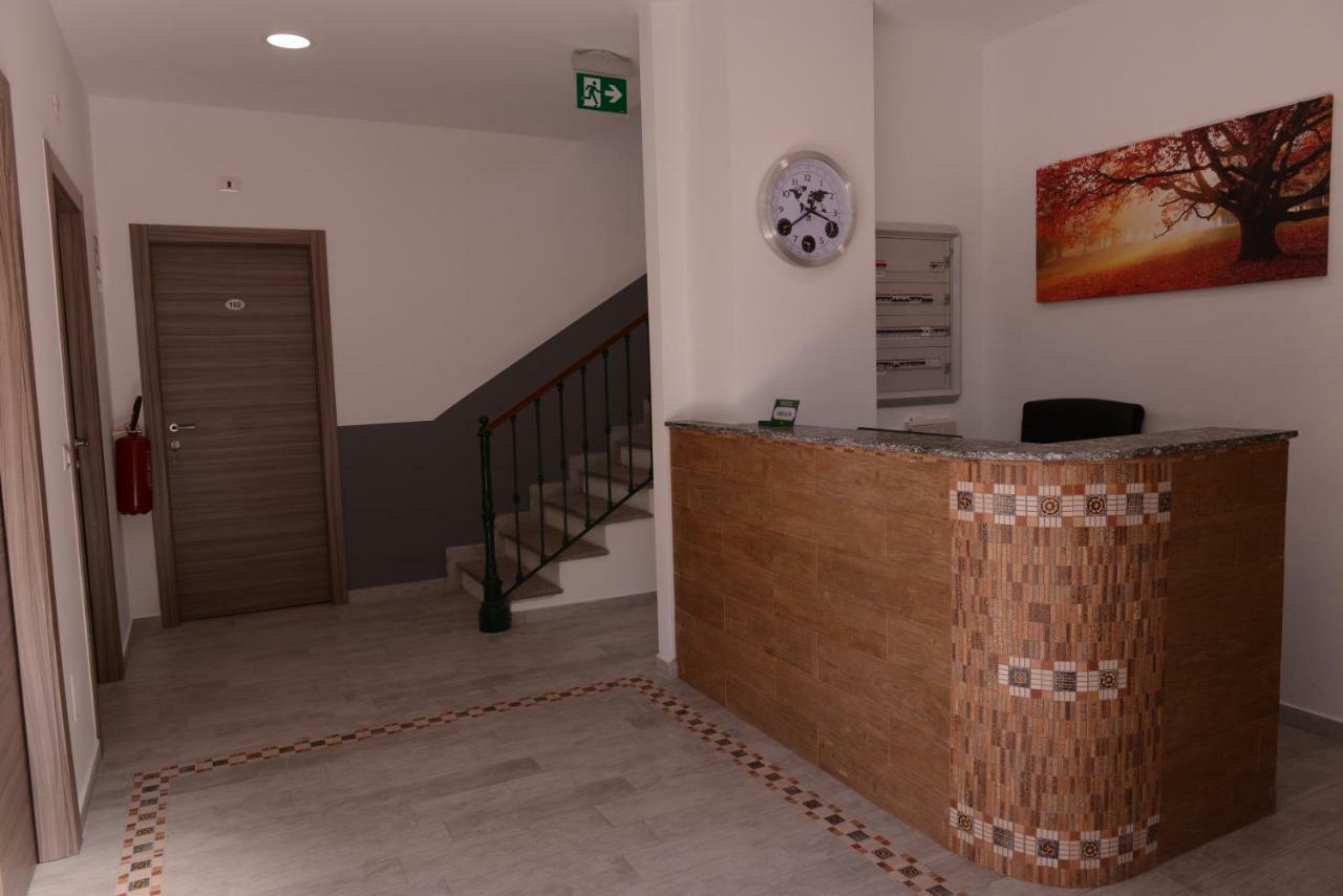 Hotel Oregon Milan Bagian luar foto