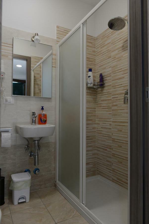 Hotel Oregon Milan Bagian luar foto