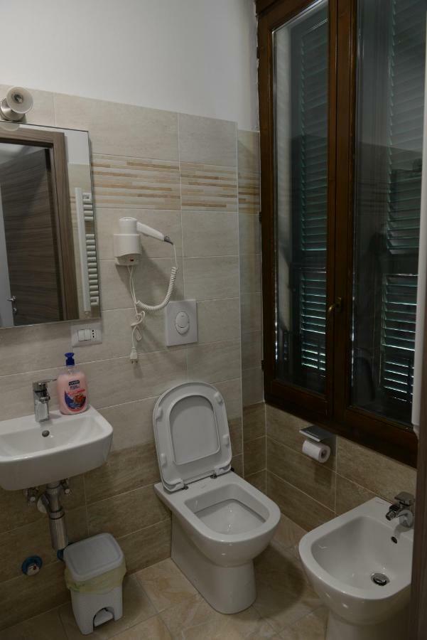 Hotel Oregon Milan Bagian luar foto
