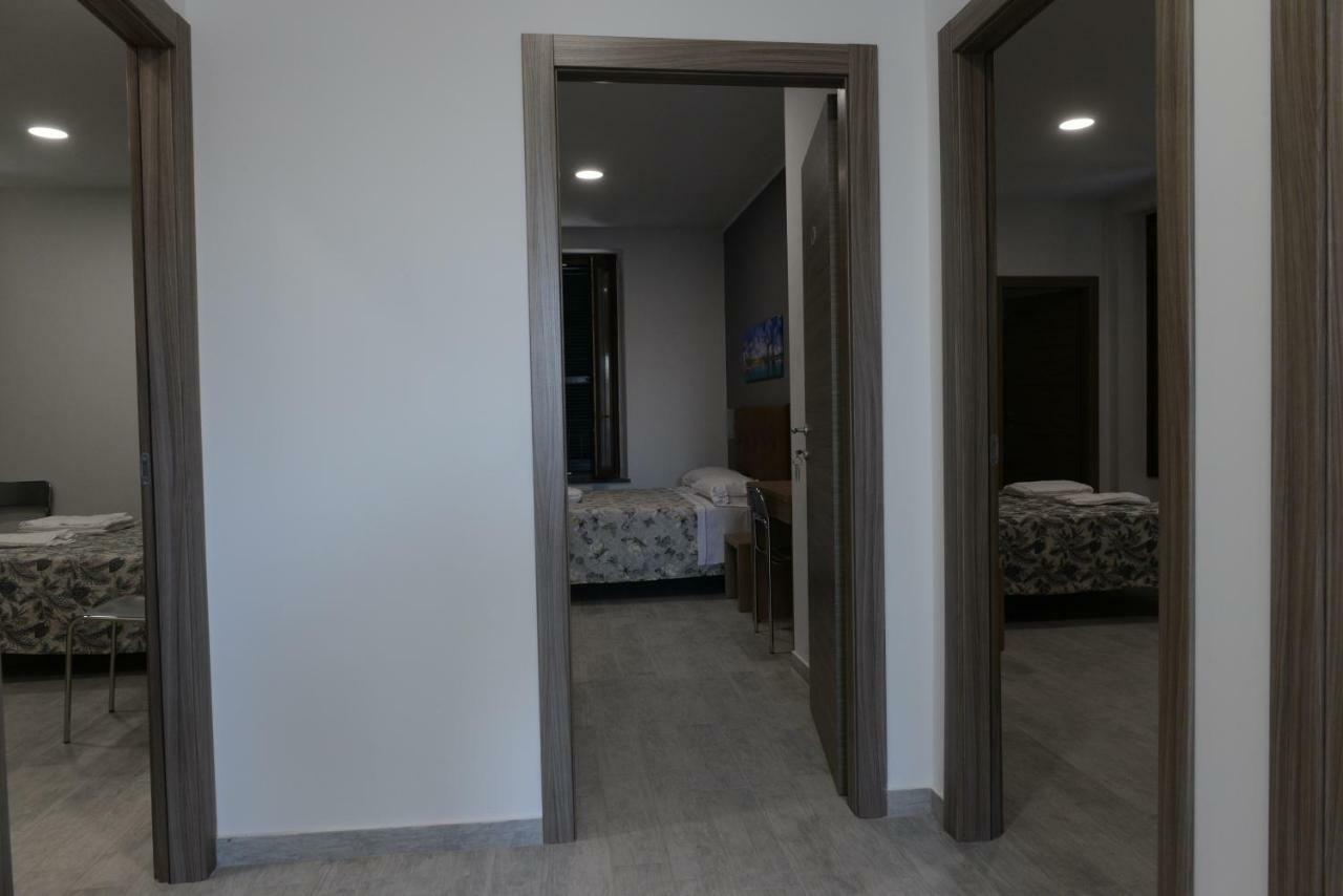 Hotel Oregon Milan Bagian luar foto
