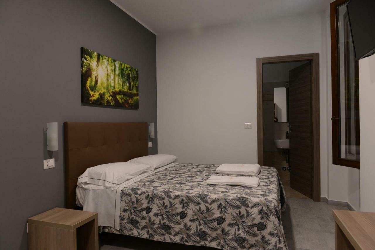 Hotel Oregon Milan Bagian luar foto