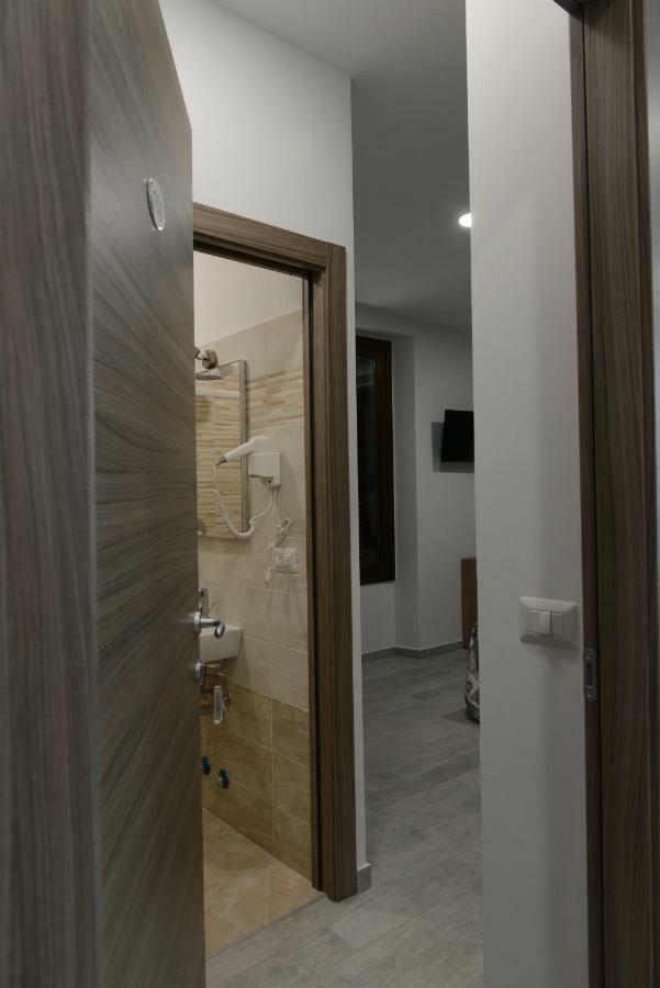 Hotel Oregon Milan Bagian luar foto