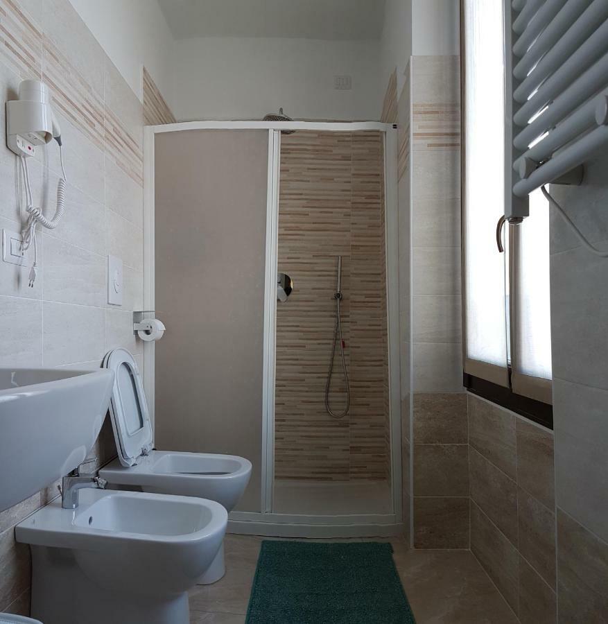 Hotel Oregon Milan Bagian luar foto