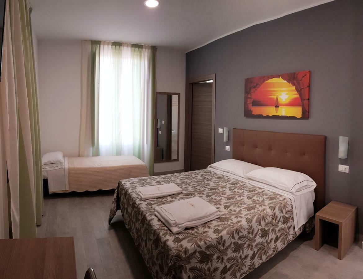 Hotel Oregon Milan Bagian luar foto