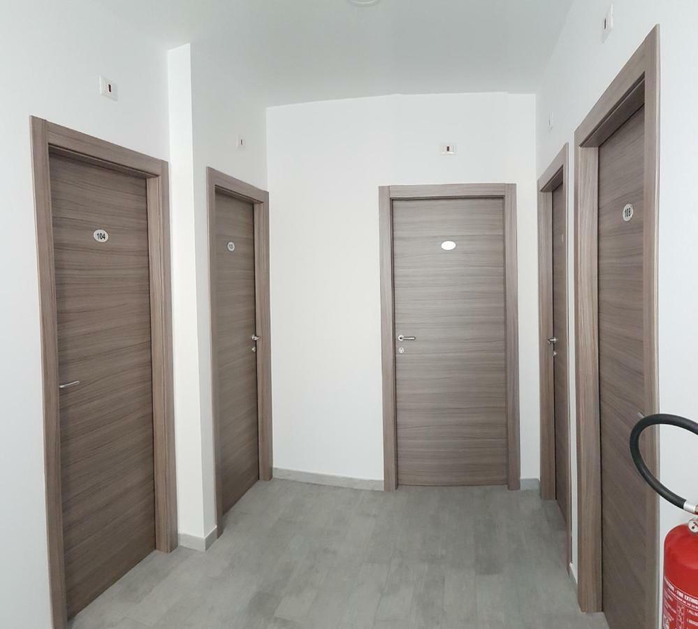 Hotel Oregon Milan Bagian luar foto